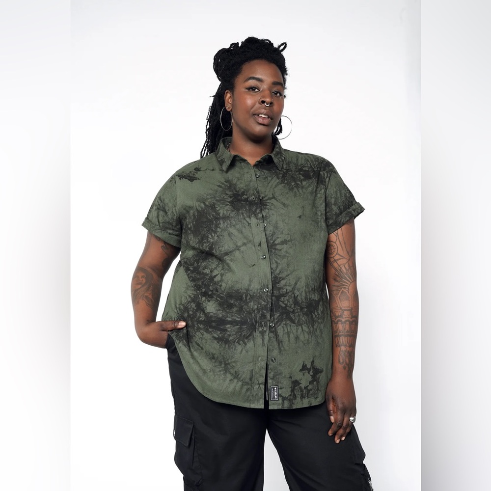 Wildfang Green Tie-Dye Button Down Shirt